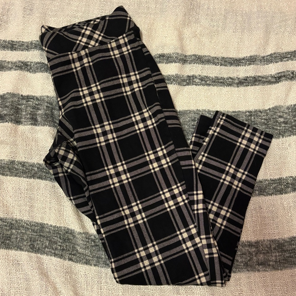 Torrid black and white leggings